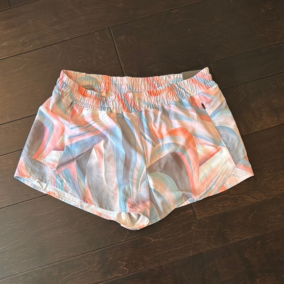 CALIA by Carrie underwood run shorts Stylish Women's Multicolor Shorts NWT M - Picture 1 of 8